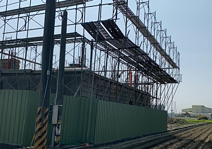 橋梁工程採用的懸吊式鷹架,展現專業技術