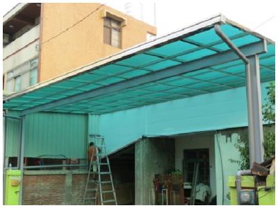 客製化設計的豐原遮雨棚入口處